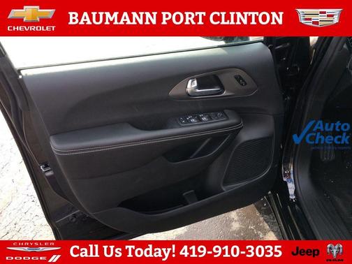 Diamond Black 2026 Chrysler Pacifica Select AWD