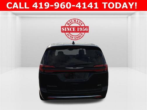 2026 Chrysler Pacifica Select AWD