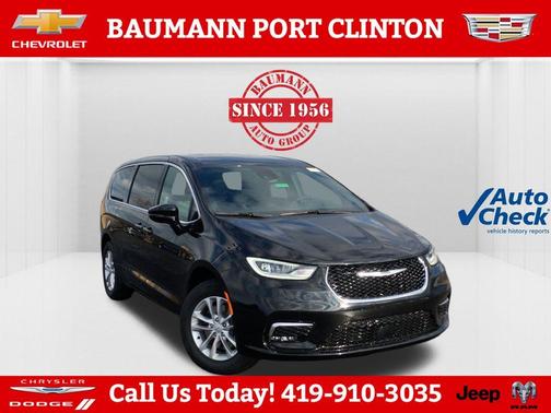Diamond Black 2026 Chrysler Pacifica Select AWD