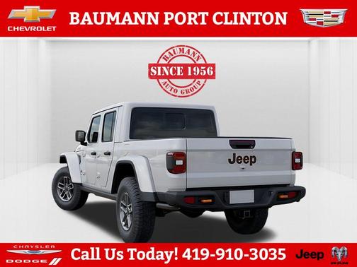 Bright White Clearcoat 2026 Jeep Gladiator Mojave