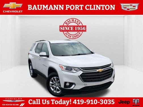 Iridescent Pearl Tricoat 2020 Chevrolet Traverse LT Cloth