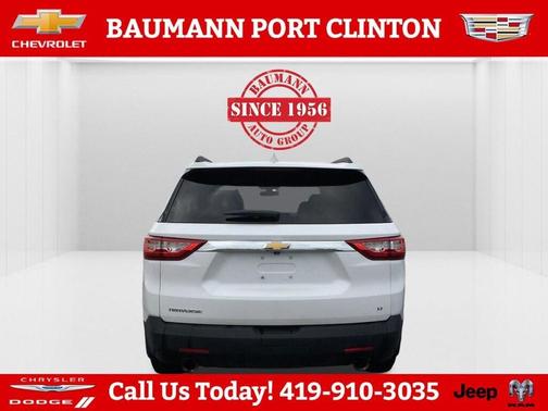 Iridescent Pearl Tricoat 2020 Chevrolet Traverse LT Cloth