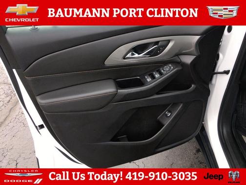 Iridescent Pearl Tricoat 2020 Chevrolet Traverse LT Cloth