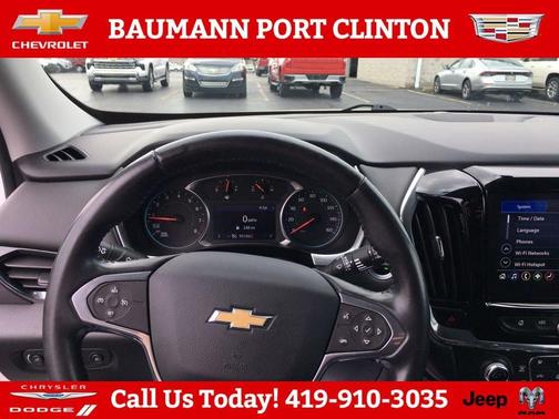 Iridescent Pearl Tricoat 2020 Chevrolet Traverse LT Cloth