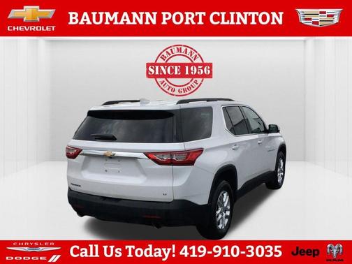 Iridescent Pearl Tricoat 2020 Chevrolet Traverse LT Cloth