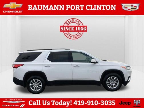 Iridescent Pearl Tricoat 2020 Chevrolet Traverse LT Cloth