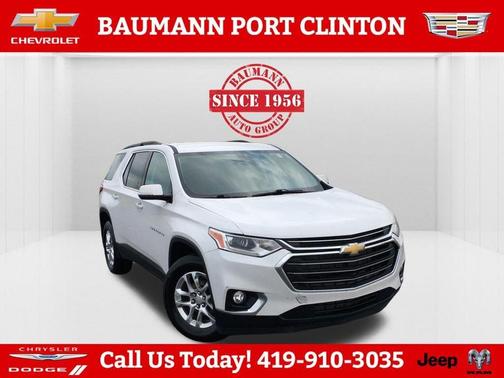 Iridescent Pearl Tricoat 2020 Chevrolet Traverse LT Cloth