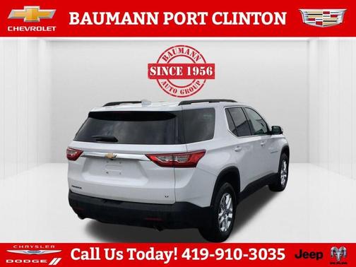 Iridescent Pearl Tricoat 2020 Chevrolet Traverse LT Cloth