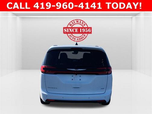 2026 Chrysler Pacifica Select AWD