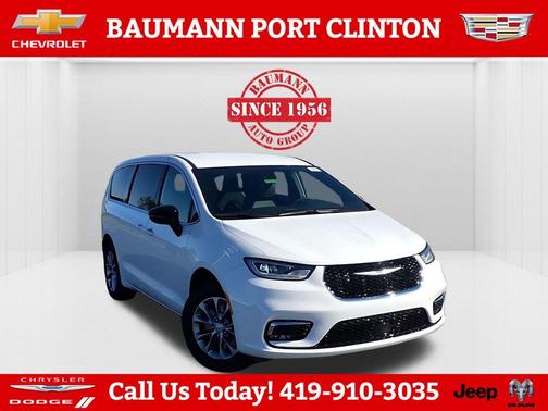 Bright White Clearcoat 2026 Chrysler Pacifica Select AWD