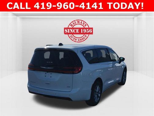 2026 Chrysler Pacifica Select AWD