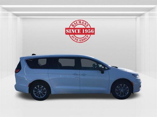 2026 Chrysler Pacifica Select AWD