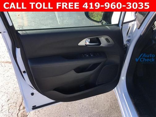 2026 Chrysler Pacifica Select AWD