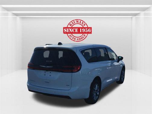 2026 Chrysler Pacifica Select AWD