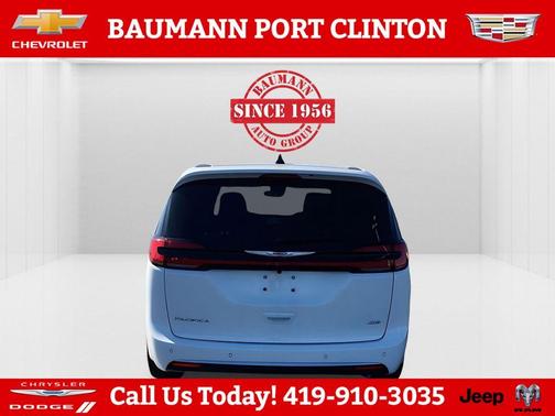 Bright White Clearcoat 2026 Chrysler Pacifica Select AWD