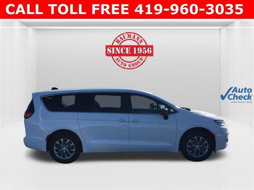 2026 Chrysler Pacifica Select AWD