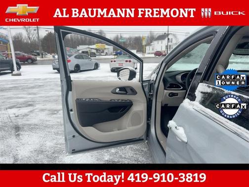 2023 Chrysler Pacifica Touring-L