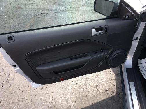 2006 Ford Mustang V6