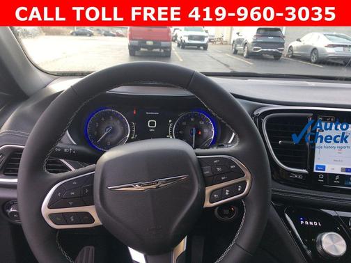 Diamond Black 2026 Chrysler Pacifica Limited