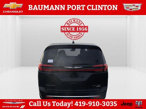 Diamond Black 2026 Chrysler Pacifica Limited