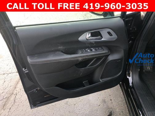 Diamond Black 2026 Chrysler Pacifica Limited