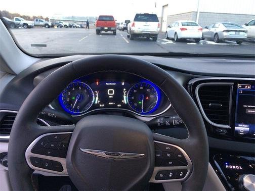 2024 Chrysler Pacifica Touring-L