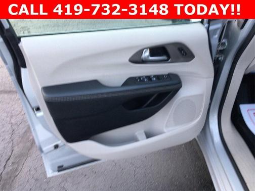 2024 Chrysler Pacifica Touring-L