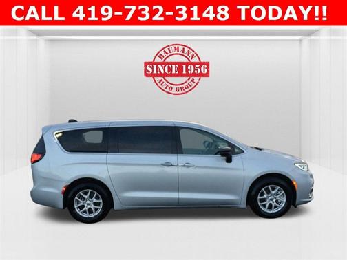 2024 Chrysler Pacifica Touring-L