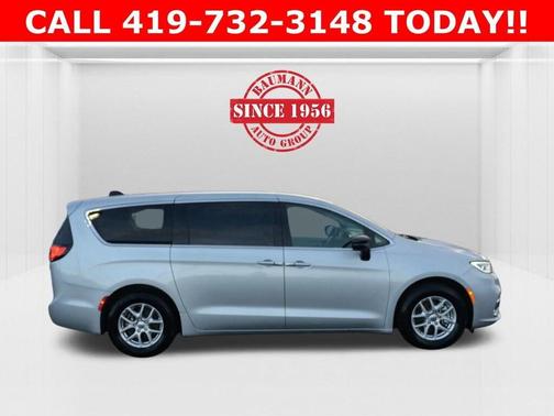 2024 Chrysler Pacifica Touring-L