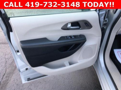 2024 Chrysler Pacifica Touring-L