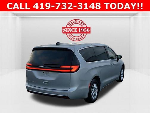 2024 Chrysler Pacifica Touring-L