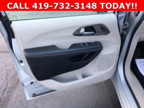 2024 Chrysler Pacifica Touring-L