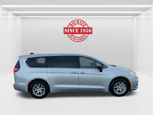 2024 Chrysler Pacifica Touring-L