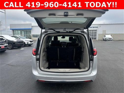 2024 Chrysler Pacifica Touring-L