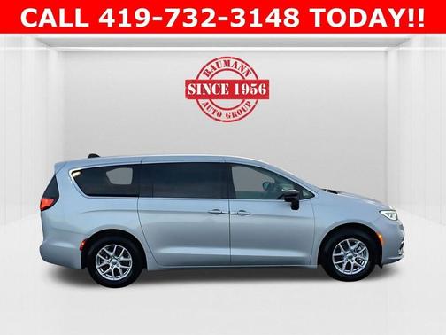 Silver Mist Clearcoat 2024 Chrysler Pacifica Touring-L