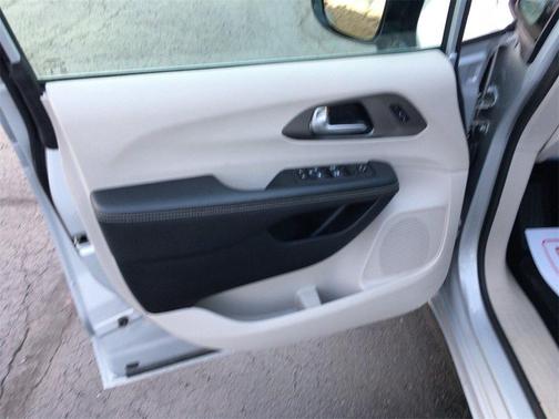 2024 Chrysler Pacifica Touring-L