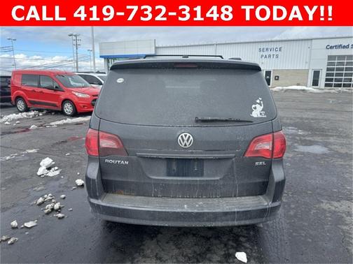 2011 Volkswagen Routan SEL