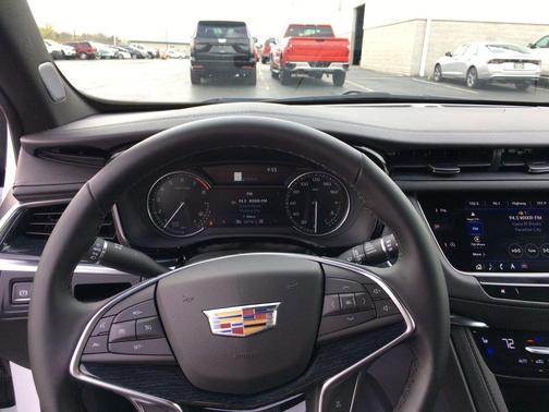 Crystal White Tri-Coat 2025 Cadillac XT5 Premium Luxury