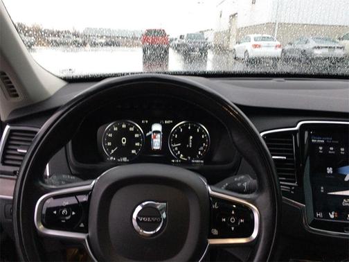 2016 Volvo XC90 T6 Momentum