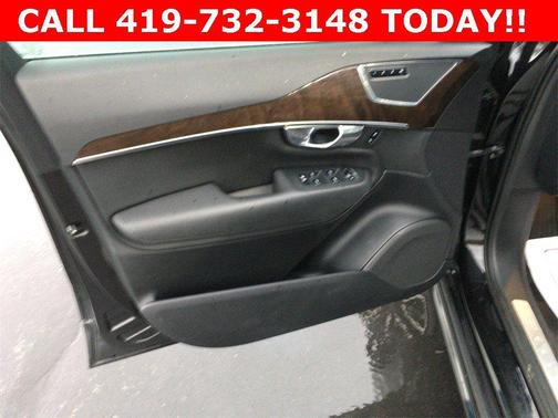 2016 Volvo XC90 T6 Momentum