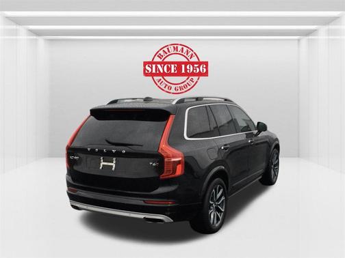 2016 Volvo XC90 T6 Momentum