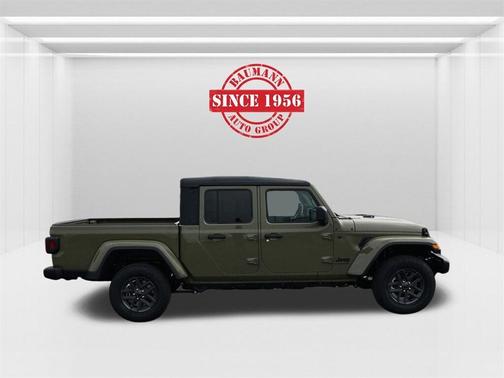 2026 Jeep Gladiator Sport
