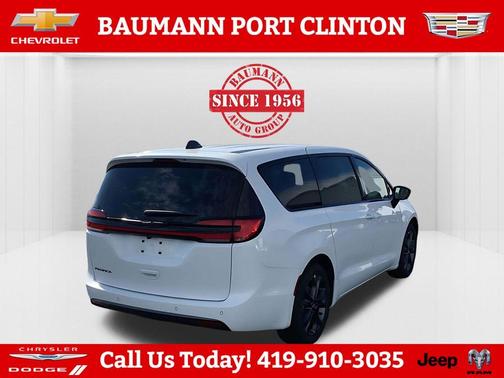 Bright White Clearcoat 2026 Chrysler Pacifica Select