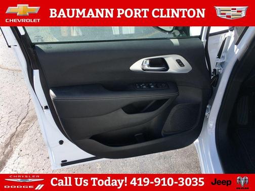 Bright White Clearcoat 2026 Chrysler Pacifica Select