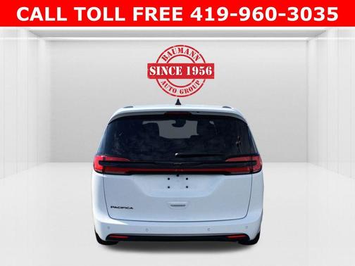 Bright White Clearcoat 2026 Chrysler Pacifica Select