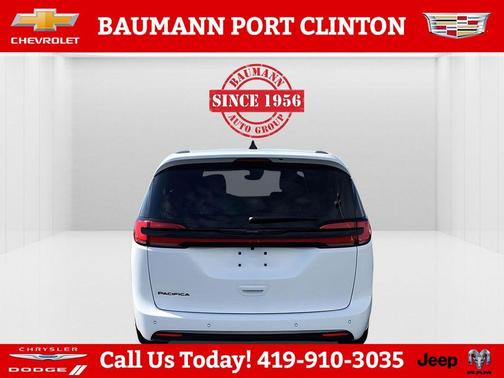 Bright White Clearcoat 2026 Chrysler Pacifica Select
