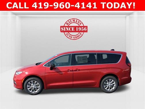 2026 Chrysler Pacifica Select AWD