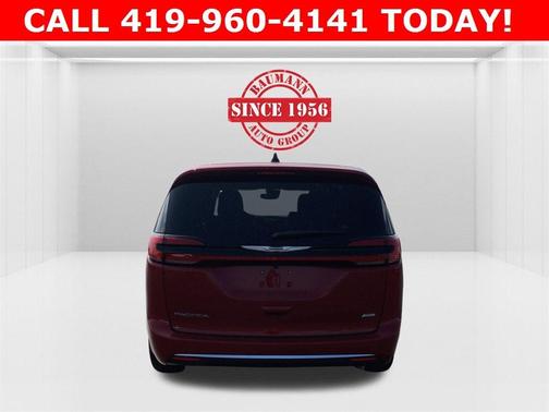 2026 Chrysler Pacifica Select AWD