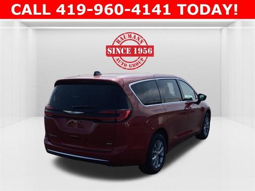 2026 Chrysler Pacifica Select AWD