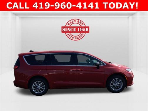 2026 Chrysler Pacifica Select AWD